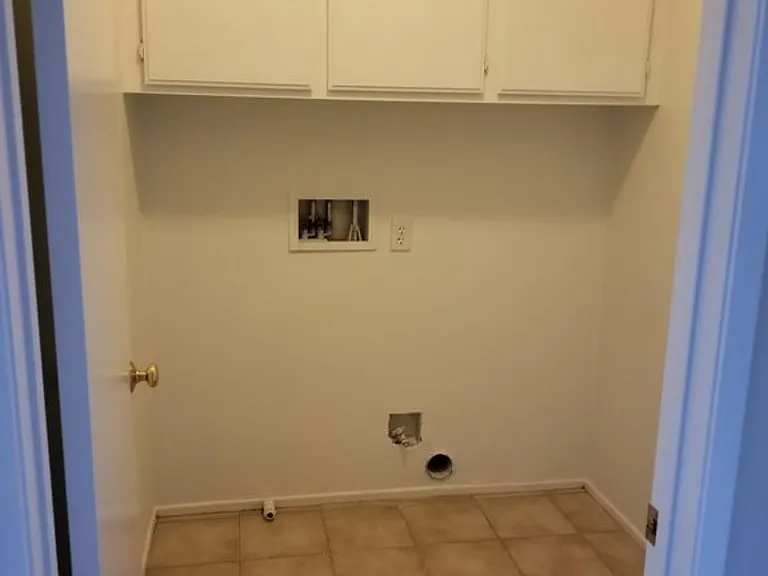 11350 Pond Ln — Photo 12