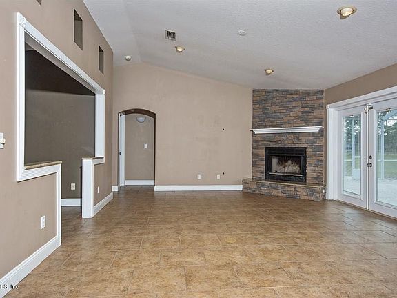 5th image of 5874 NE 61st Ct