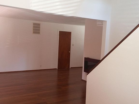 3rd image of 328 Encina Ave