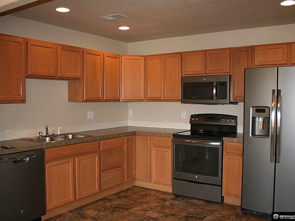 3rd image of 1340 Meadow Ln