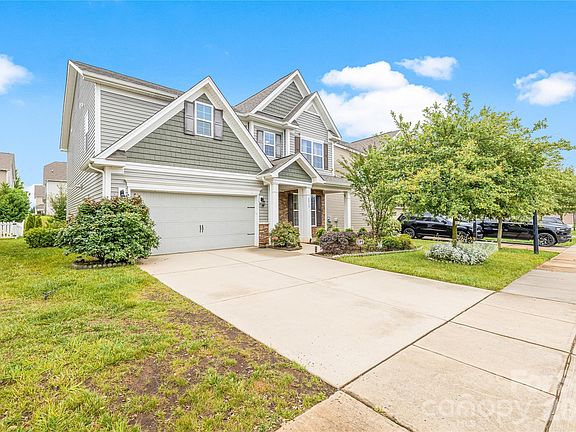 3rd image of 8813 Douglas Palace Ct
