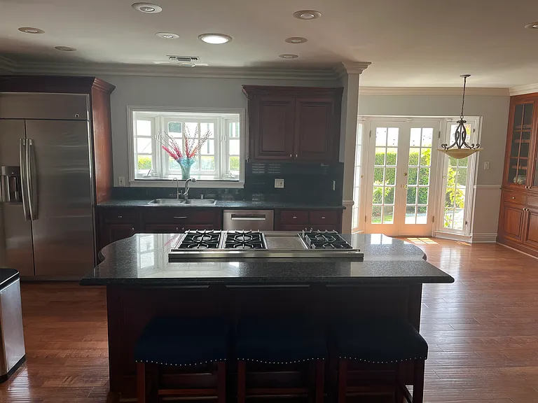 10518 Wellworth Ave — Photo 17