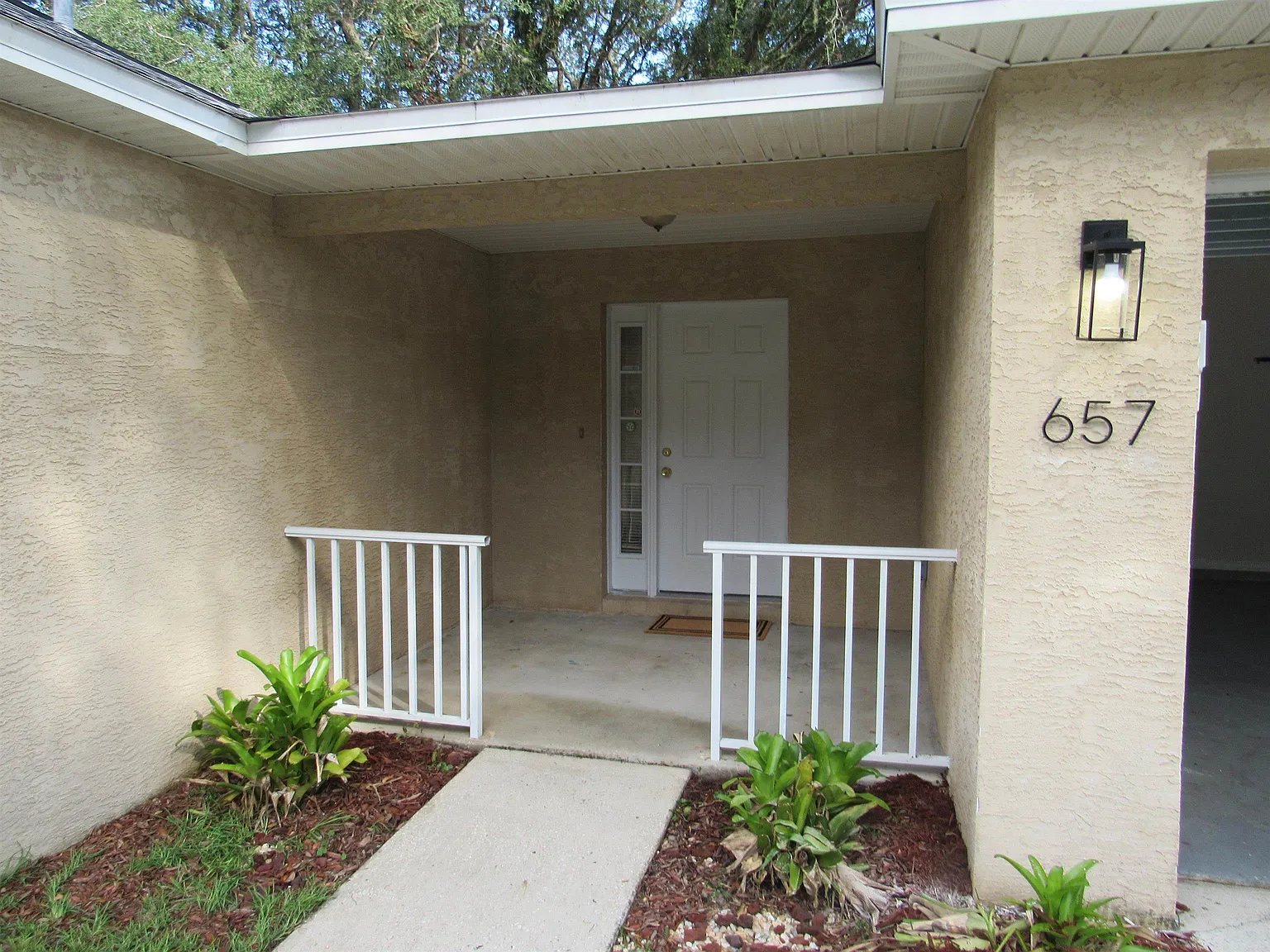 3 bed, 1400 sqft, $2,100 — Photo 1