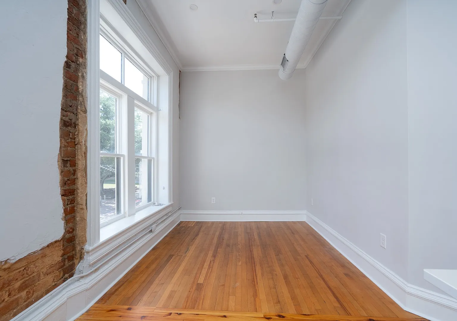 52 Union St S - 205 — Photo 2