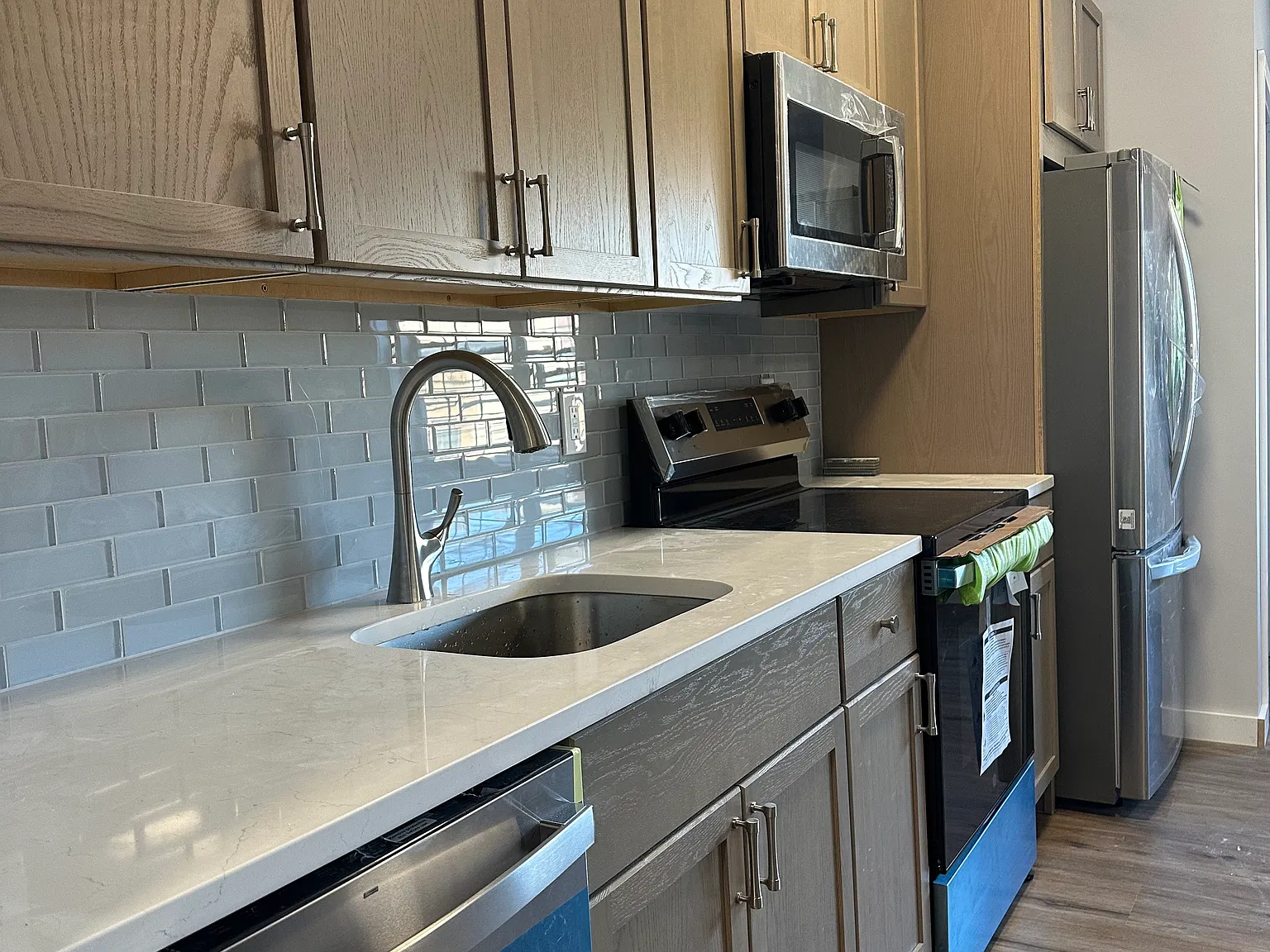 1 bed, 705 sqft, $2,400 — Photo 2