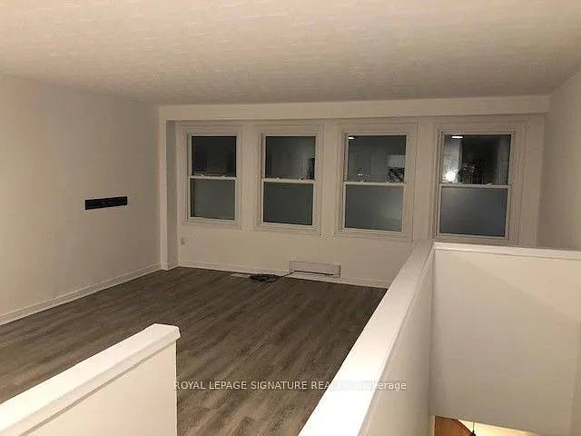 337 A Lakeshore Rd E — Photo 3