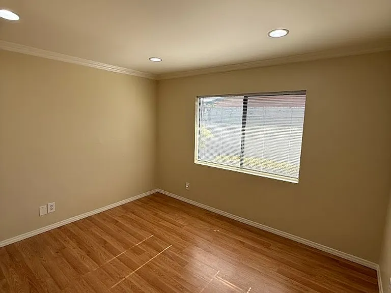 2394 Royal Ave #30 — Photo 17