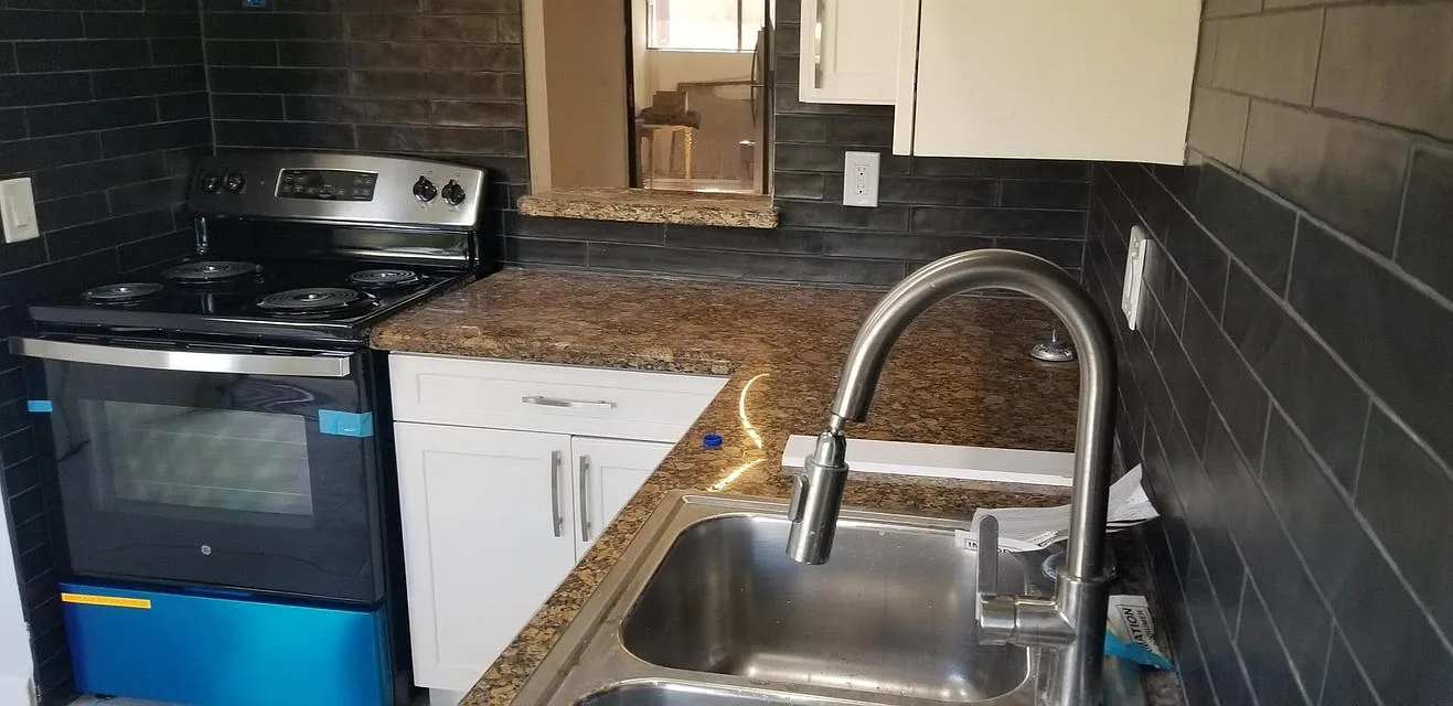 2 bed, 1000 sqft, $2,190 — Photo 1