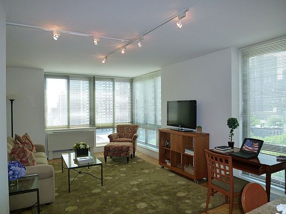 3rd image of 1500 Lexington Ave APT 12B