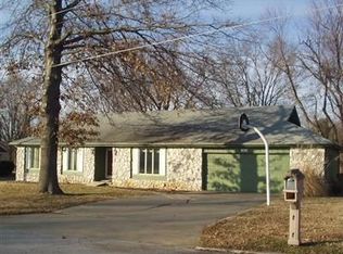 421 E Cantebury St, Springfield, MO 65810