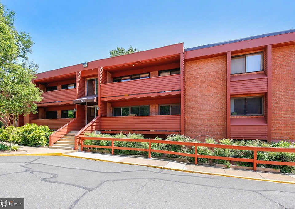 1st image of 1502 S George Mason Dr APT 2