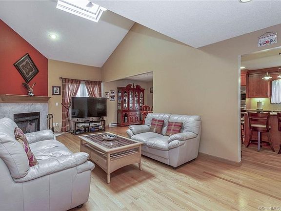 4th image of 45 Lantern Cir