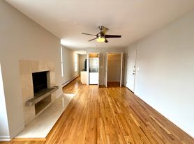800 W Lill Ave, Chicago, IL