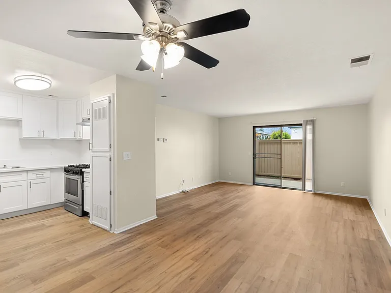 Parkview Palms Apartments- Riverside, CA — Photo 40