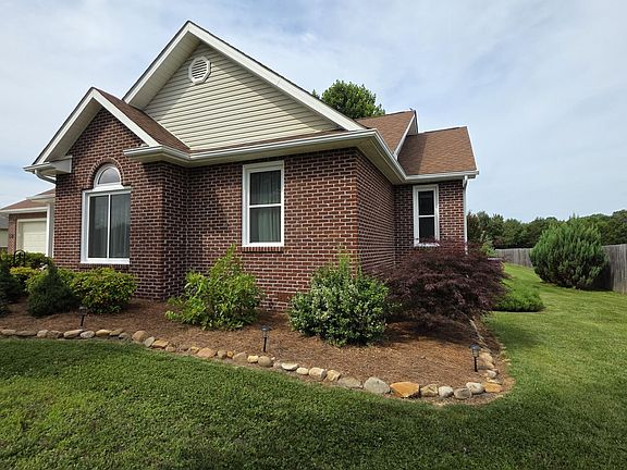 3rd image of 929 Mossy Grove Ln