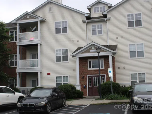 9823 Hyde Glen Ct, Charlotte, NC 28262