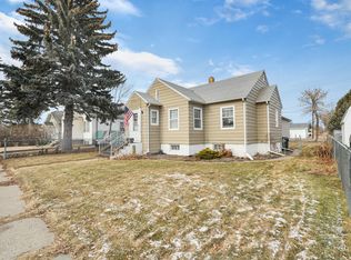 614 4th St W, Williston, ND 58801