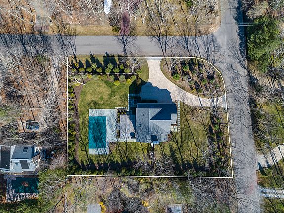 2nd image of 49 Runnymeade Dr