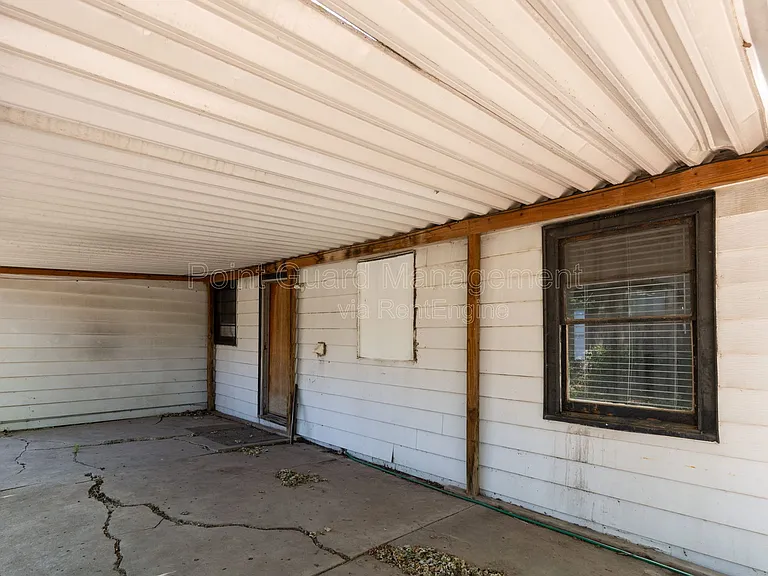 631 N Mount Carmel St — Photo 31