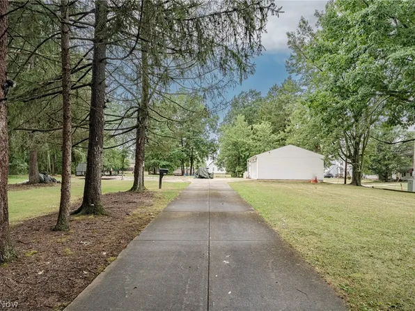 5570 Dunham Rd, Maple Heights, OH 44137