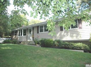 255 River Rd, Smithtown, NY 11787