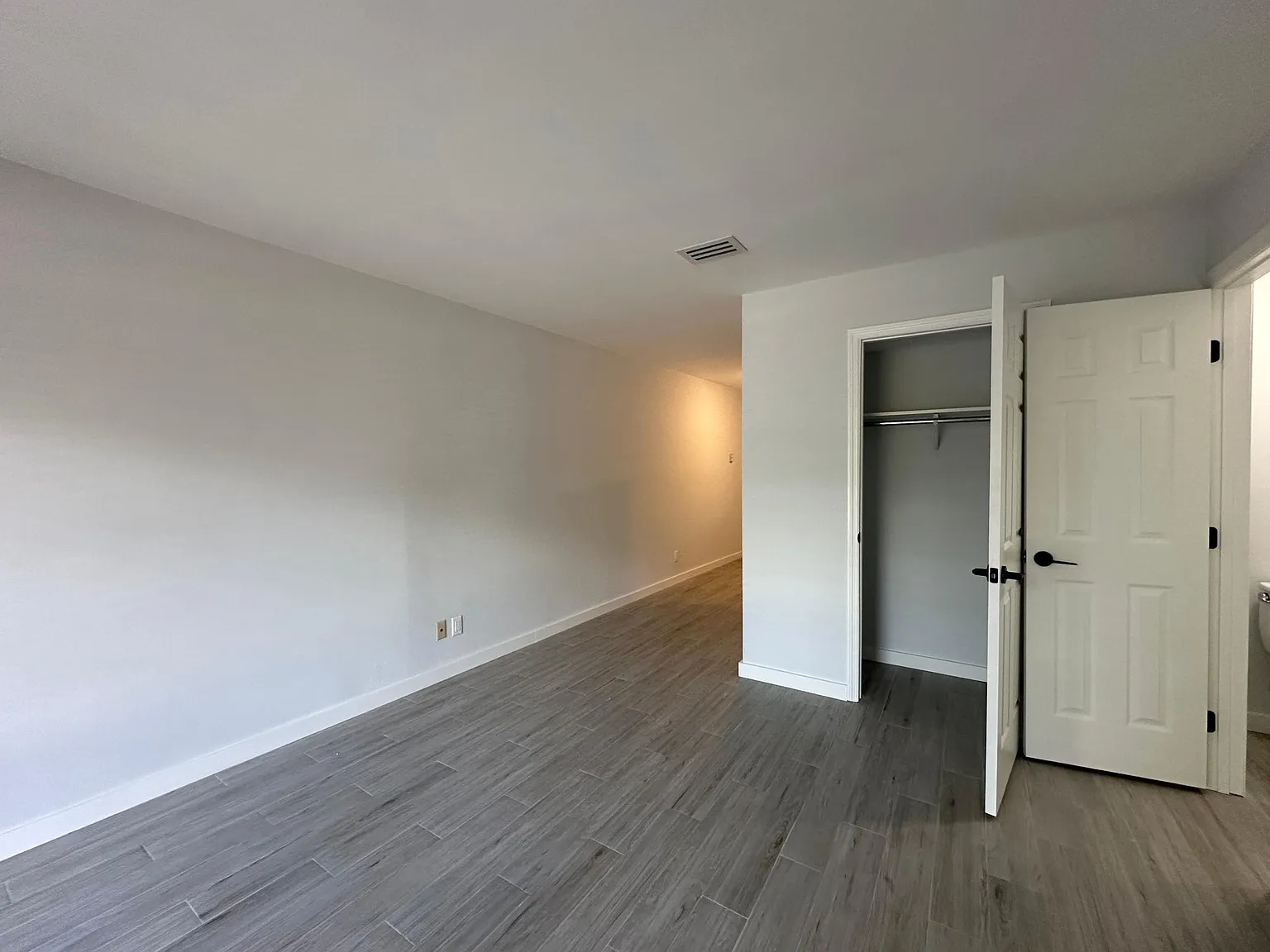 2 bed, 1.5 bath, 900 sqft, $2,000 — Photo 4