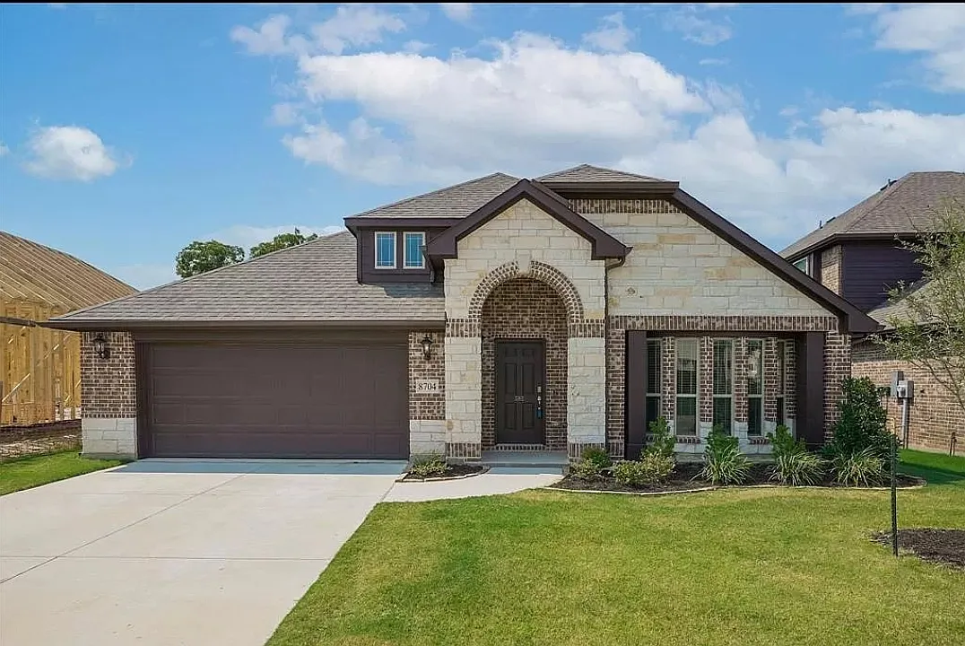 4 bed, 2756 sqft, $2,950 — Photo 1
