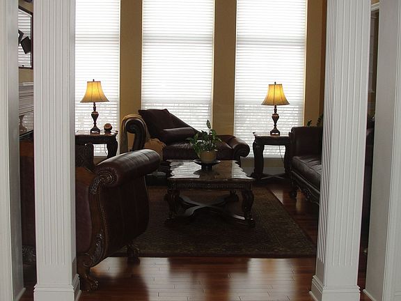 4th image of 7733 Kelly Dr