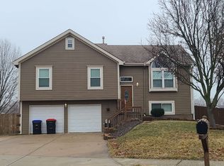 1507 Allendale Dr, Greenwood, MO 64034
