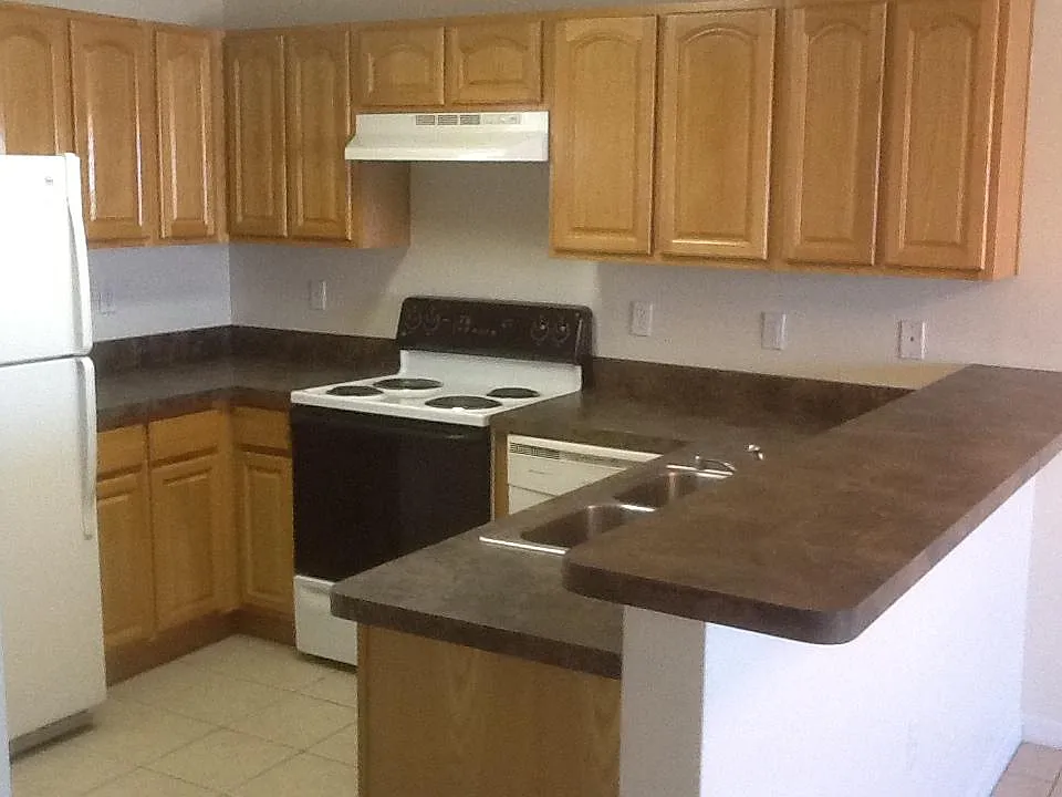 2 bed, 1080 sqft, $1,250 — Photo 2