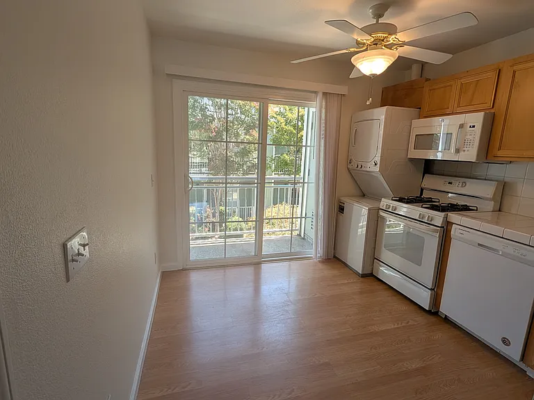 1501 La Esplanada Pl #323 — Photo 4