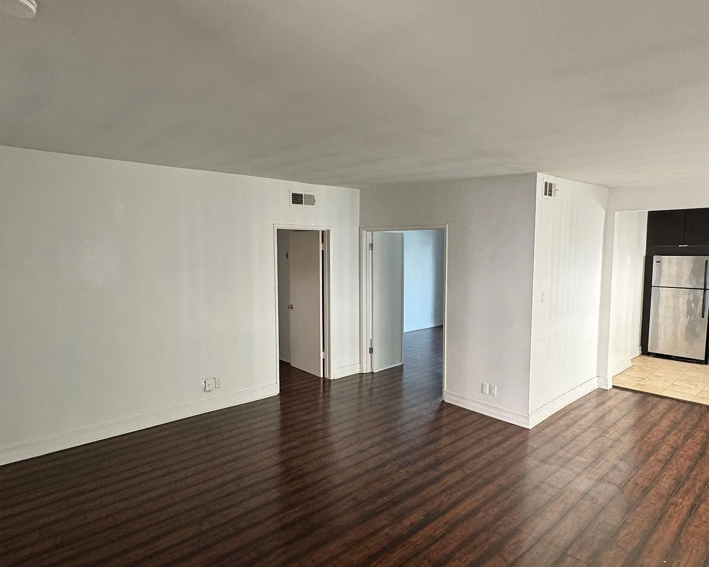3 bed, 1350 sqft, $4,395 — Photo 2