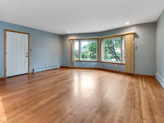 3rd image of 10320 Elizabeth St