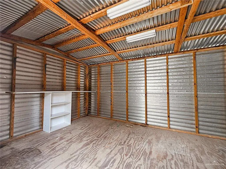 2208 Robin Ave W — Photo 28