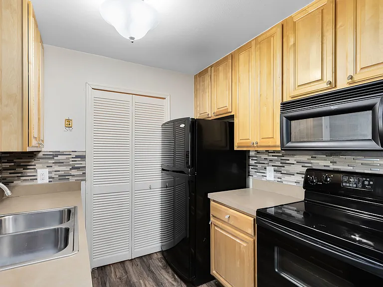 6178 Westgate Dr #304 — Photo 9