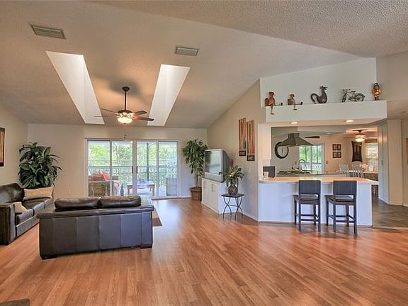 5th image of 1719 Mariner Way