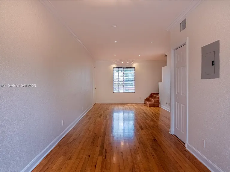 15 Madeira Ave #9 — Photo 6
