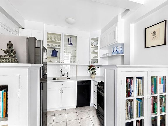 4th image of 140 E 81st St APT 9G