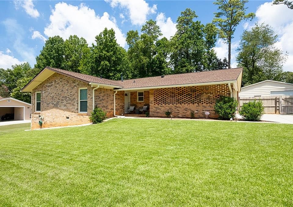 1st image of 3307 Wildwood Dr SW