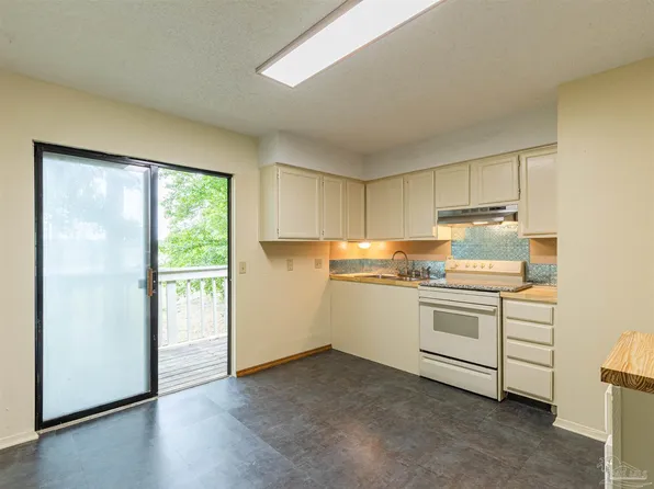 2811 Langley Ave APT 215, Pensacola, FL 32504
