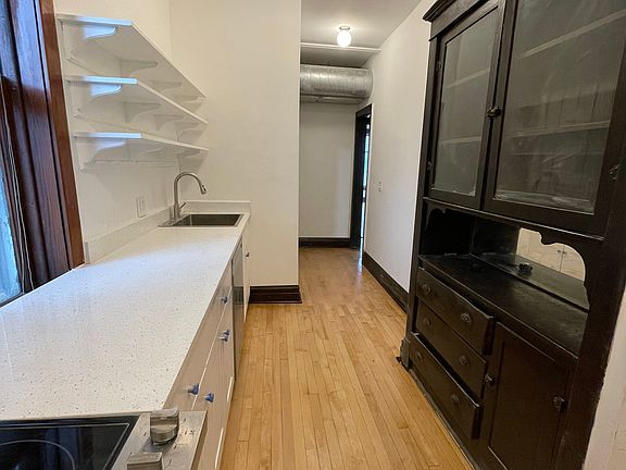 3rd image of 1632 N Wood St #2