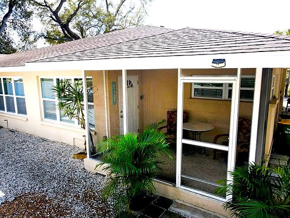 4th image of 2100 Bay St #2100