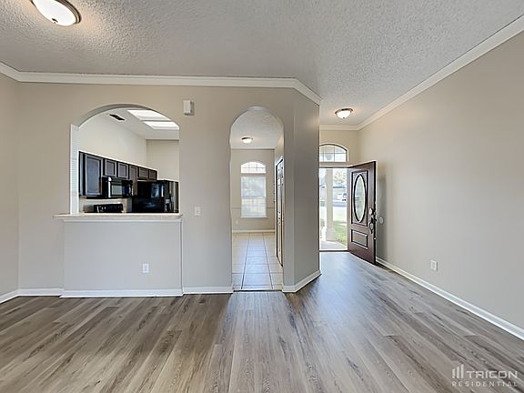 3rd image of 533 Summit Dr