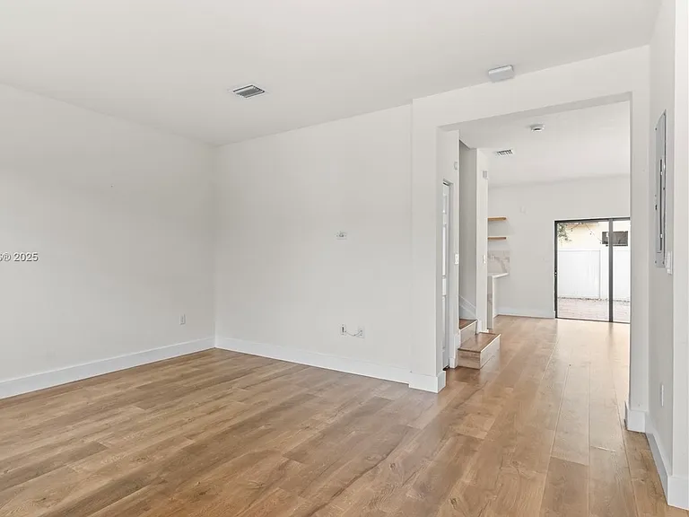 3392 W 114th Ter — Photo 15