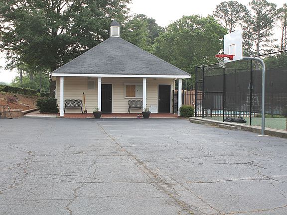 5th image of 3235 Chinquapin Ct