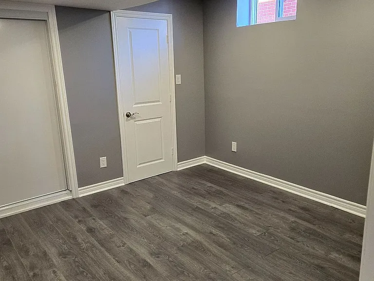10 Lambton Ave — Photo 4