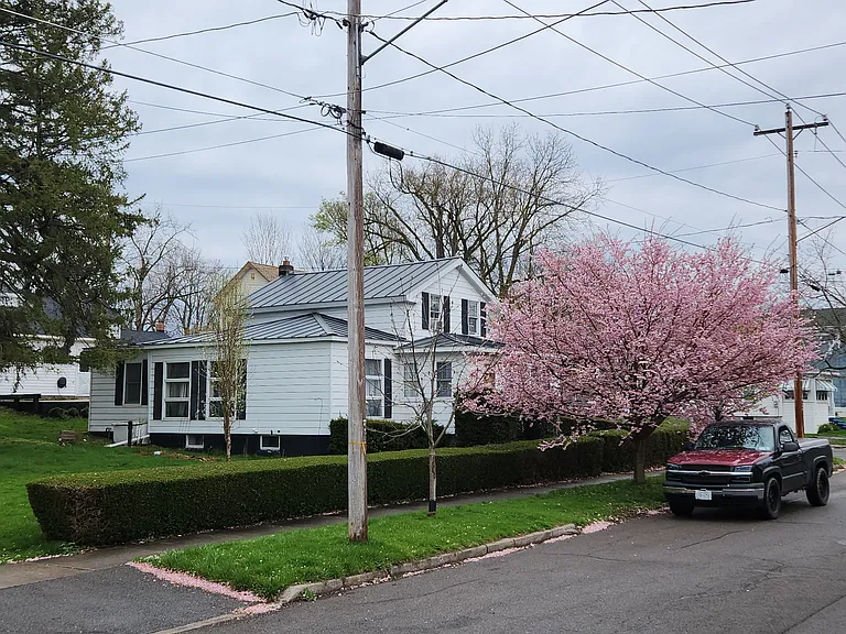 Good neighbors in quiet neighborhood with light traffic.