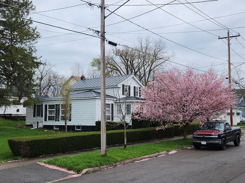 Good neighbors in quiet neighborhood with light traffic.