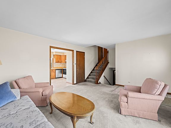 5th image of 997 N Plum Grove Rd