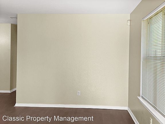 3rd image of 4779 Chapman St